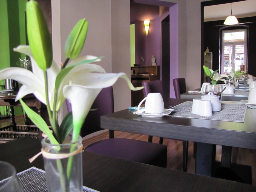 Central Hotel غيرا المظهر الخارجي الصورة