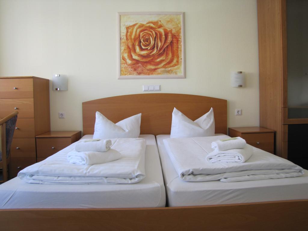 Central Hotel غيرا المظهر الخارجي الصورة