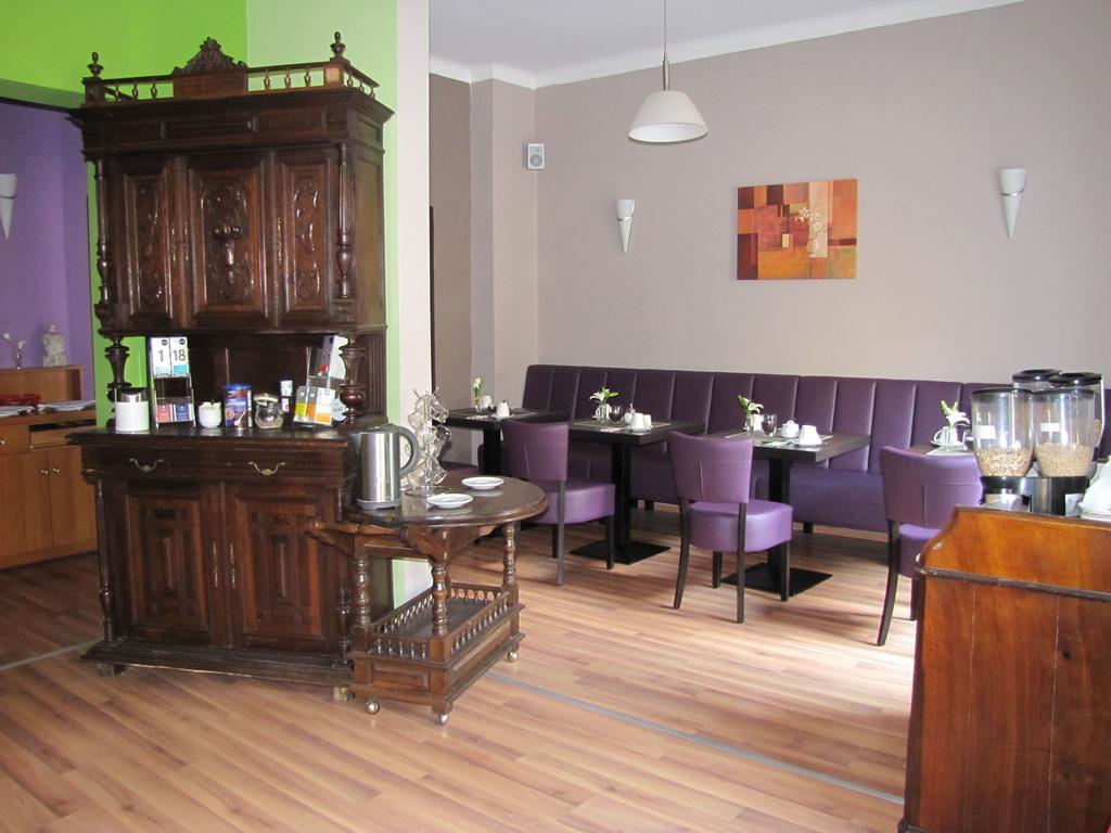 Central Hotel غيرا المظهر الخارجي الصورة