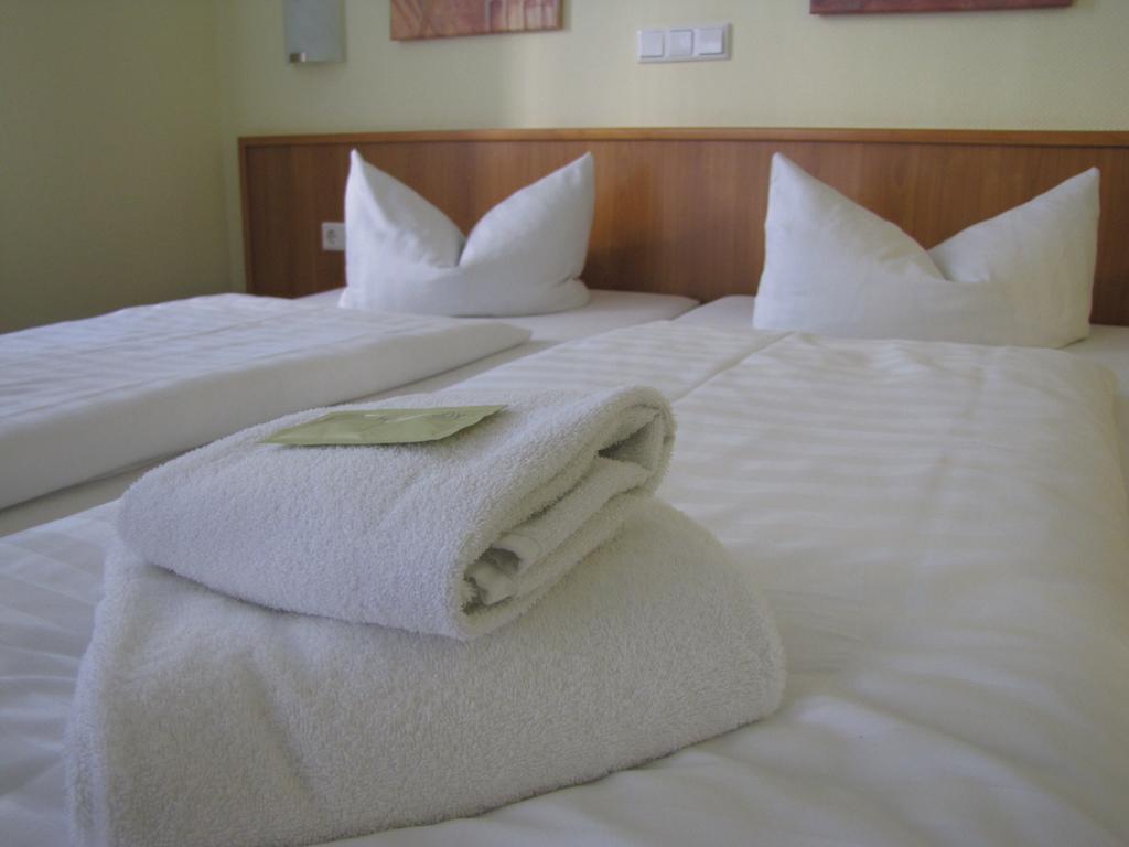 Central Hotel غيرا المظهر الخارجي الصورة