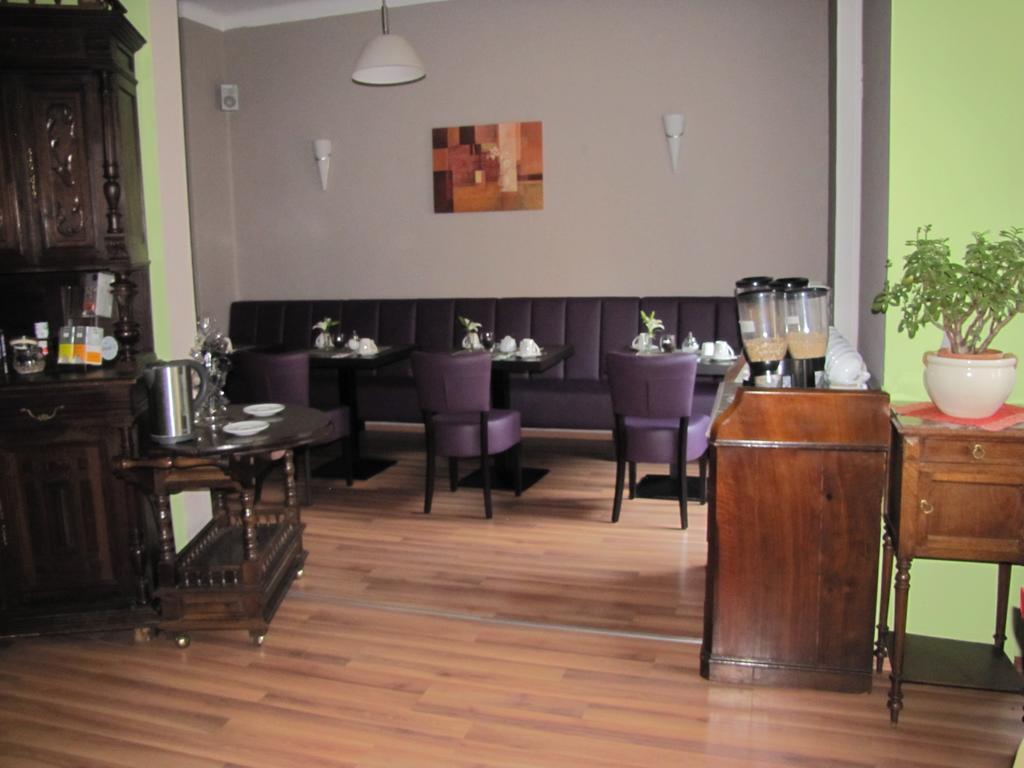 Central Hotel غيرا المظهر الخارجي الصورة