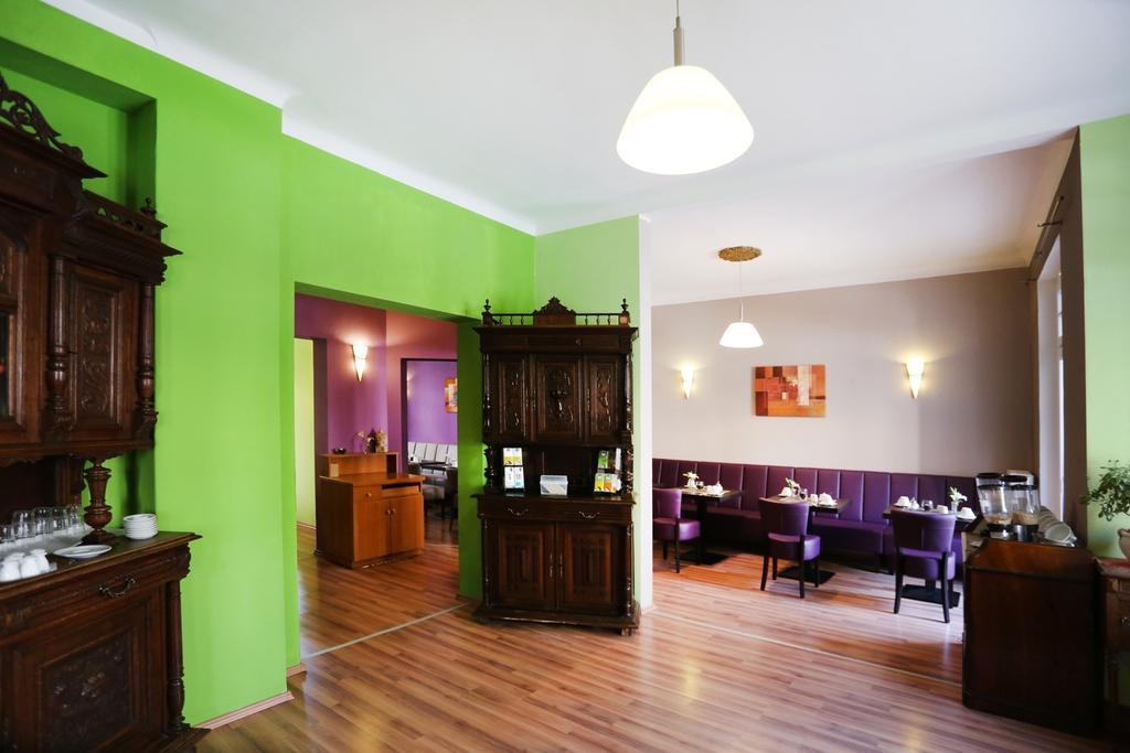 Central Hotel غيرا المظهر الخارجي الصورة