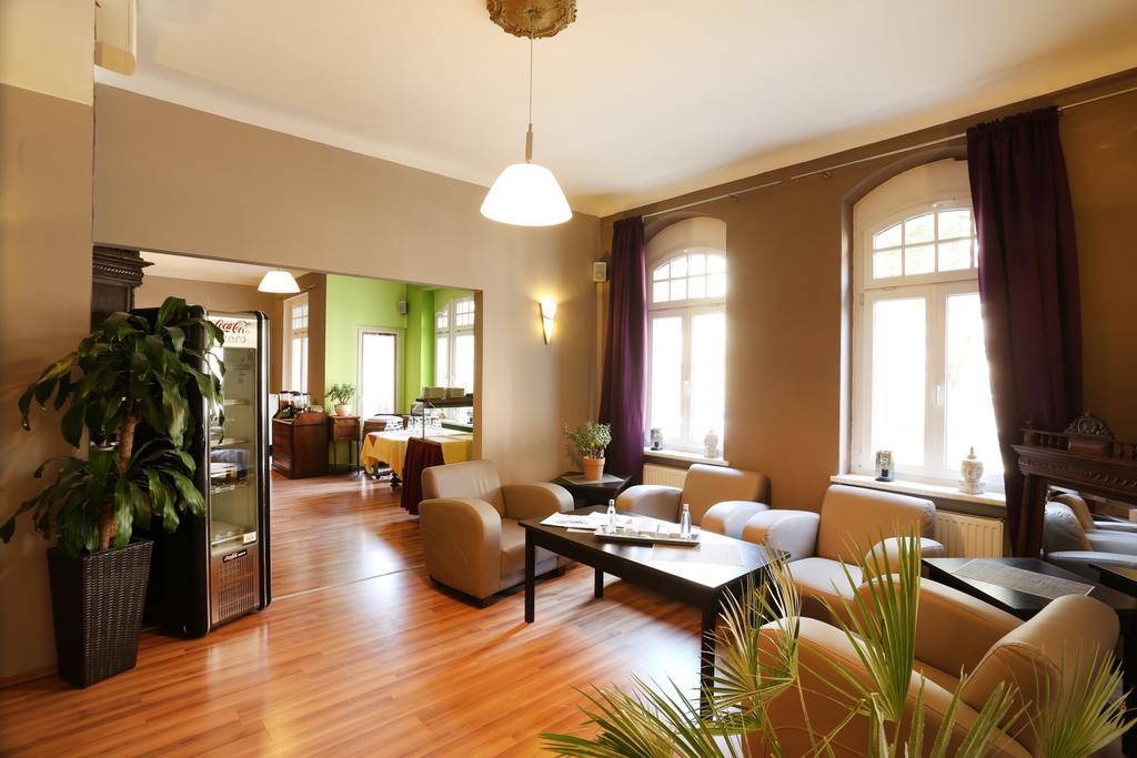 Central Hotel غيرا المظهر الخارجي الصورة
